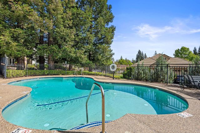 6401 Orange Hill Ln, Carmichael, CA 95608