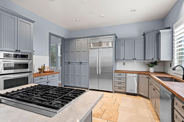 6401 Orange Hill Ln, Carmichael, CA 95608