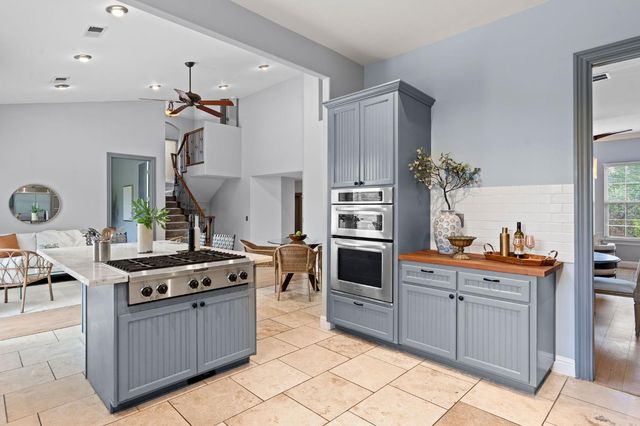 6401 Orange Hill Ln, Carmichael, CA 95608