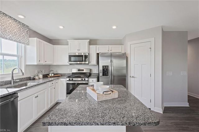 207 Poppy ST, Moyock, NC 27958