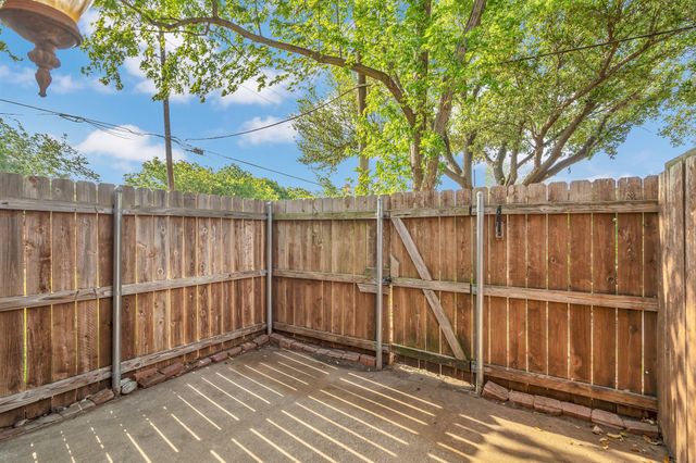 200 Samuel Boulevard 1, Coppell, TX 75019