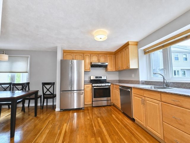 174 Adams St 6, Newton, MA 02458