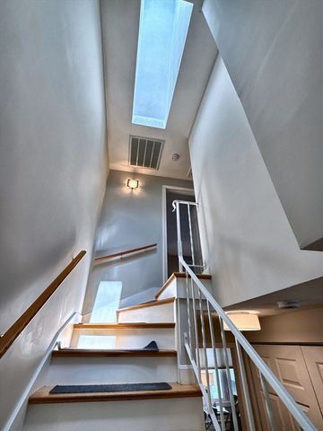 174 Adams St 6, Newton, MA 02458