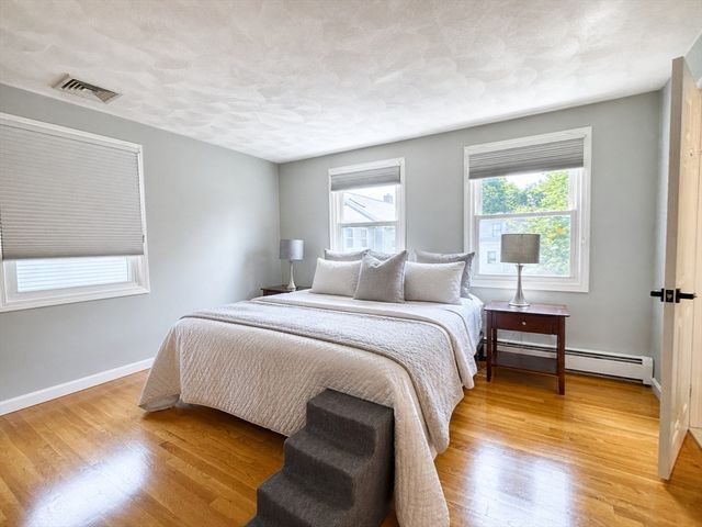 174 Adams St 6, Newton, MA 02458