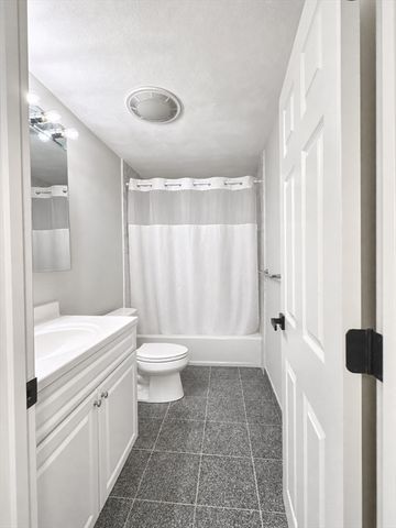 174 Adams St 6, Newton, MA 02458