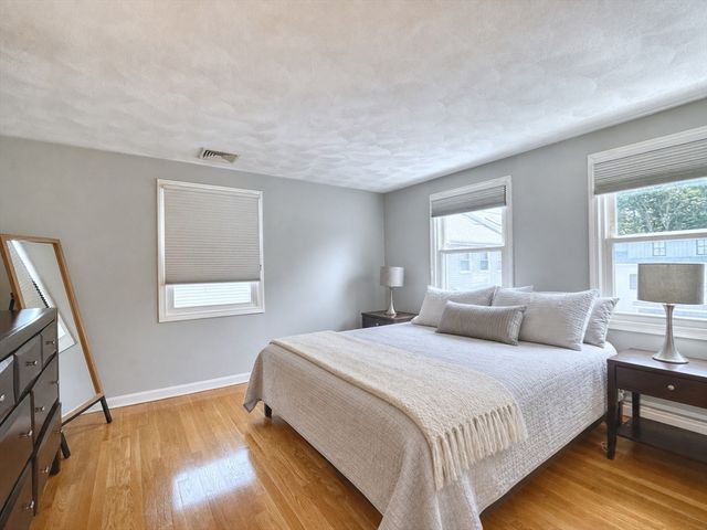 174 Adams St 6, Newton, MA 02458