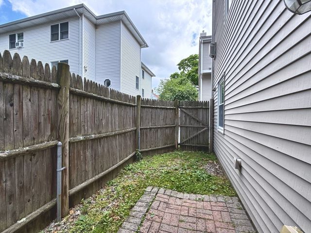 174 Adams St 6, Newton, MA 02458