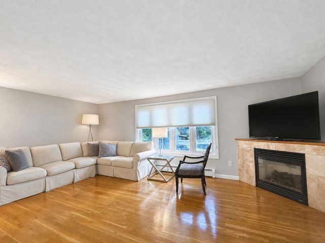 174 Adams St 6, Newton, MA 02458