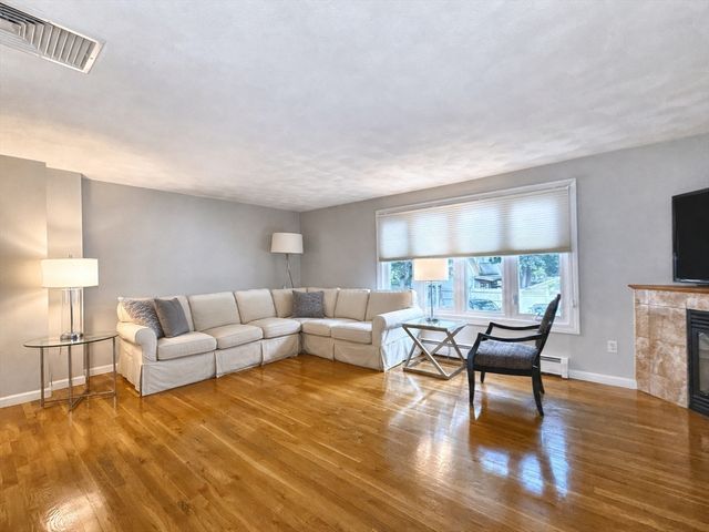 174 Adams St 6, Newton, MA 02458