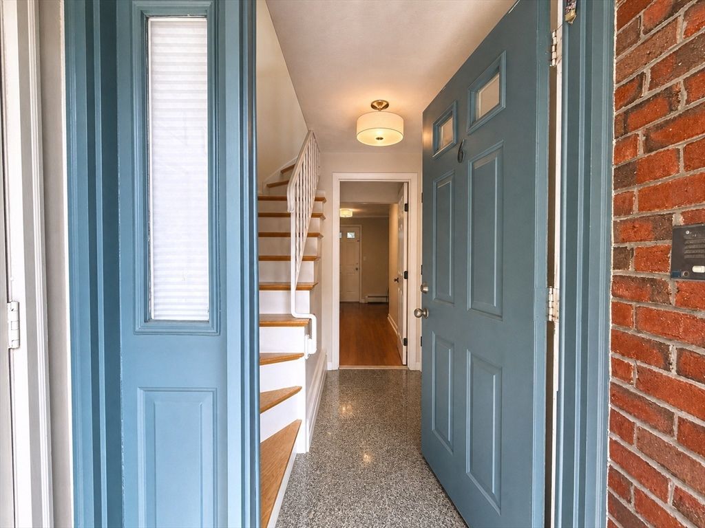 174 Adams St 6, Newton, MA 02458