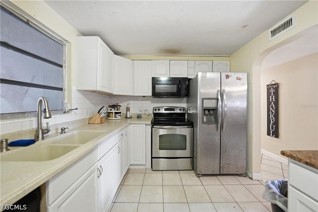1201 Alabar LN, Cape Coral, FL 33909
