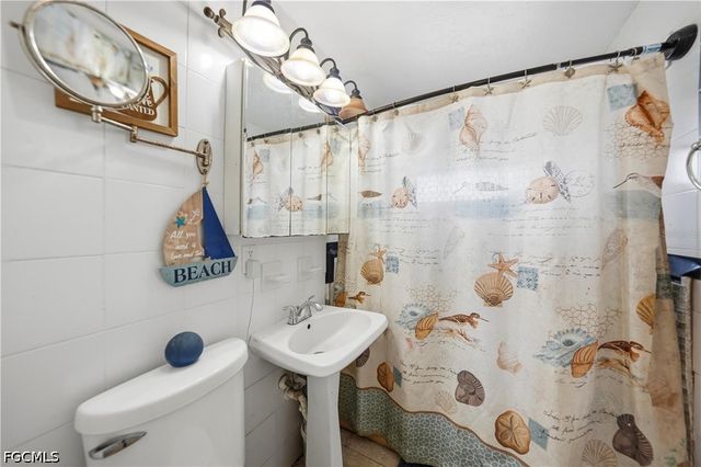 1201 Alabar LN, Cape Coral, FL 33909