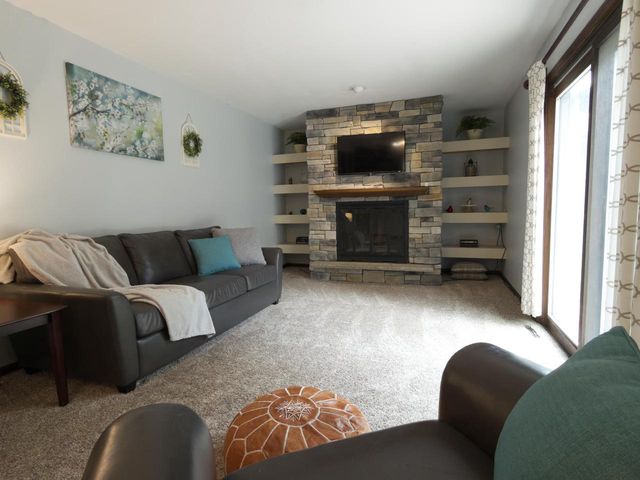 825 Garvens AVENUE, Brookfield, WI 53005