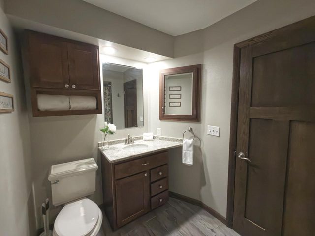 825 Garvens AVENUE, Brookfield, WI 53005