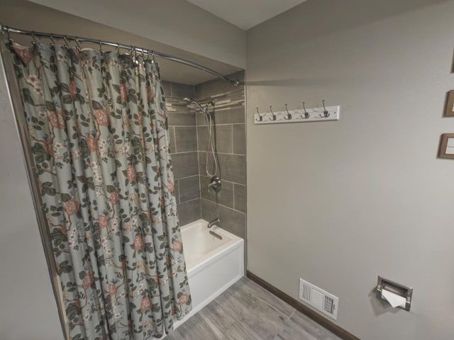 825 Garvens AVENUE, Brookfield, WI 53005