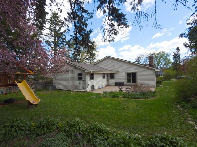 825 Garvens AVENUE, Brookfield, WI 53005