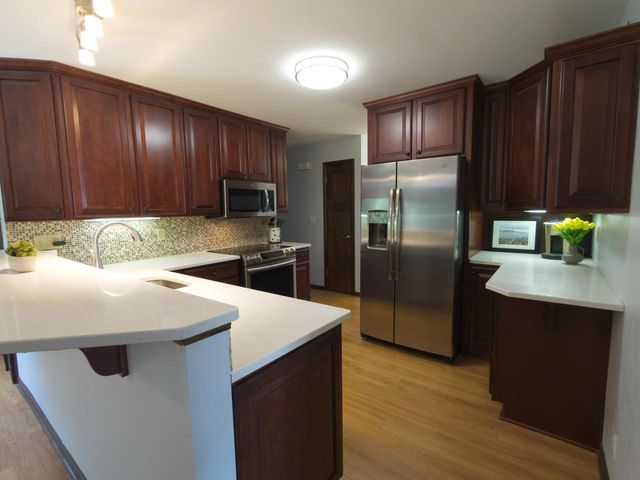 825 Garvens AVENUE, Brookfield, WI 53005