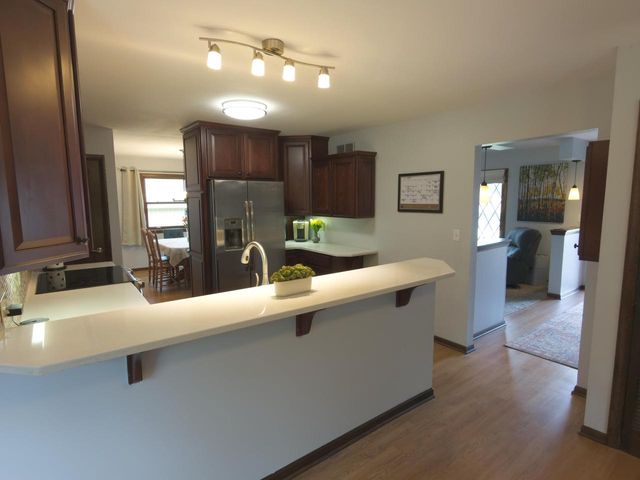825 Garvens AVENUE, Brookfield, WI 53005