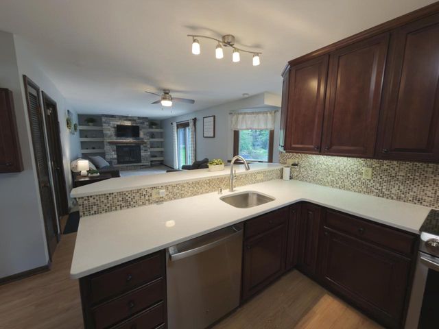 825 Garvens AVENUE, Brookfield, WI 53005