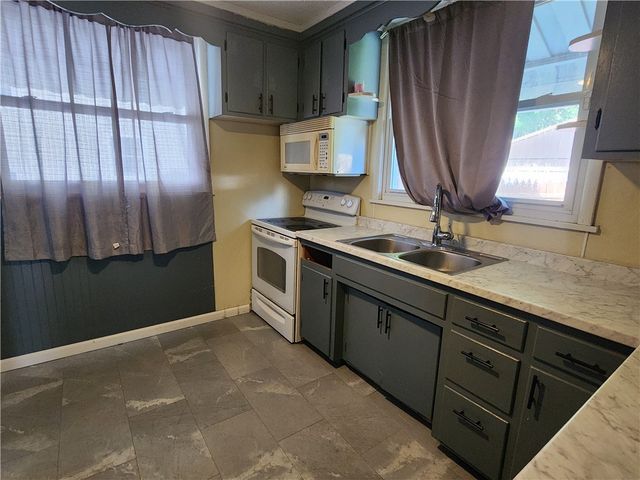 916 Harrison St, New Castle, PA 16101