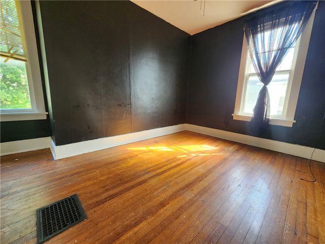 916 Harrison St, New Castle, PA 16101