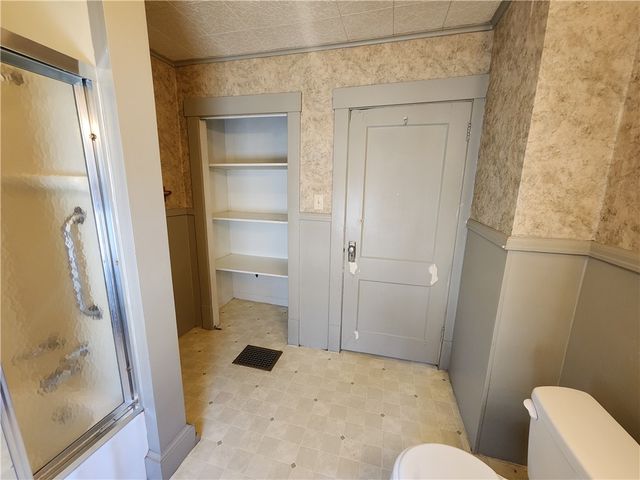 916 Harrison St, New Castle, PA 16101