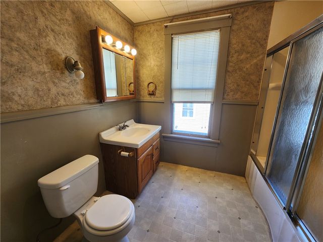 916 Harrison St, New Castle, PA 16101
