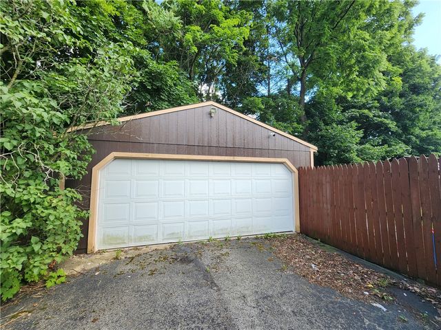 916 Harrison St, New Castle, PA 16101