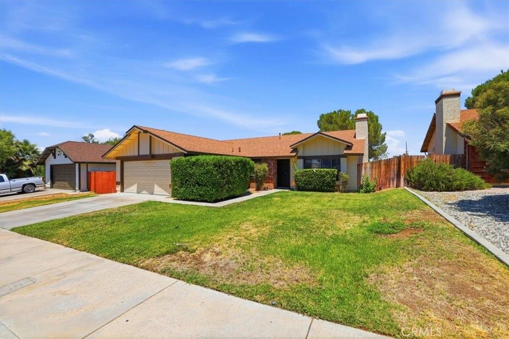 Image 2 of property listing at 1855 E Avenue R2, Palmdale, CA 93550