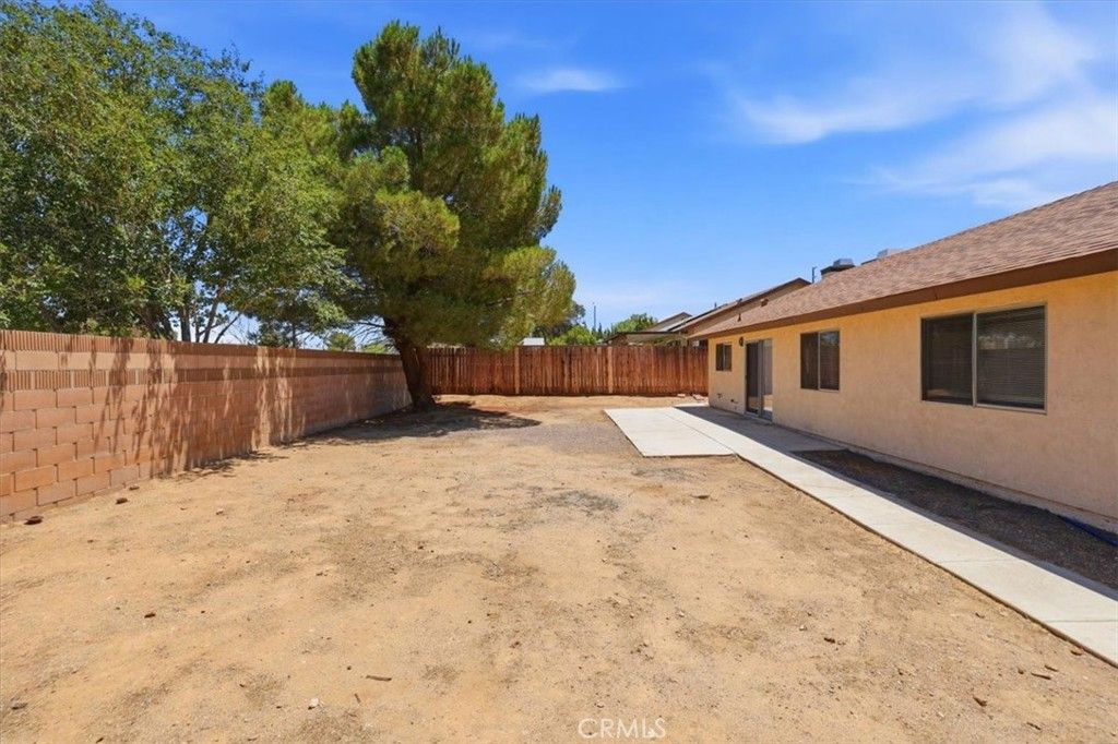 Image 35 of property listing at 1855 E Avenue R2, Palmdale, CA 93550