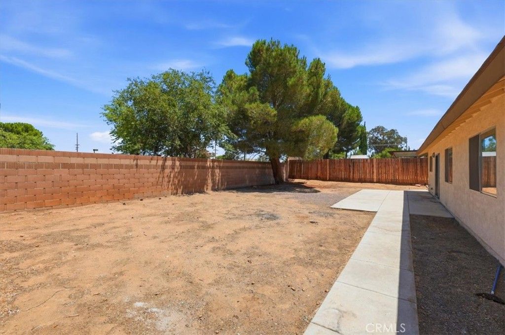 Image 36 of property listing at 1855 E Avenue R2, Palmdale, CA 93550