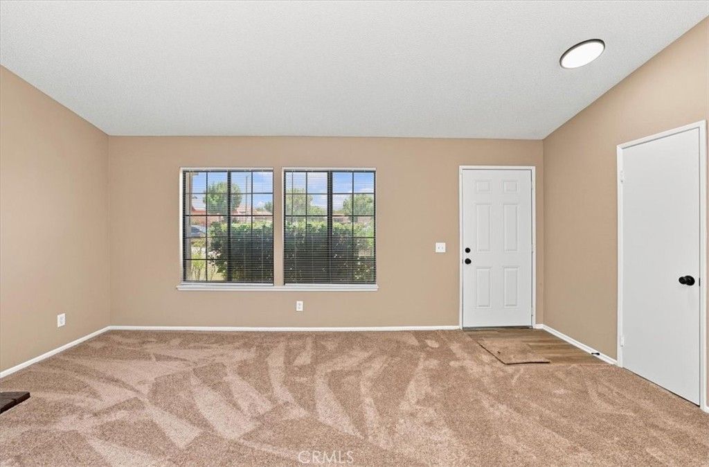 Image 5 of property listing at 1855 E Avenue R2, Palmdale, CA 93550