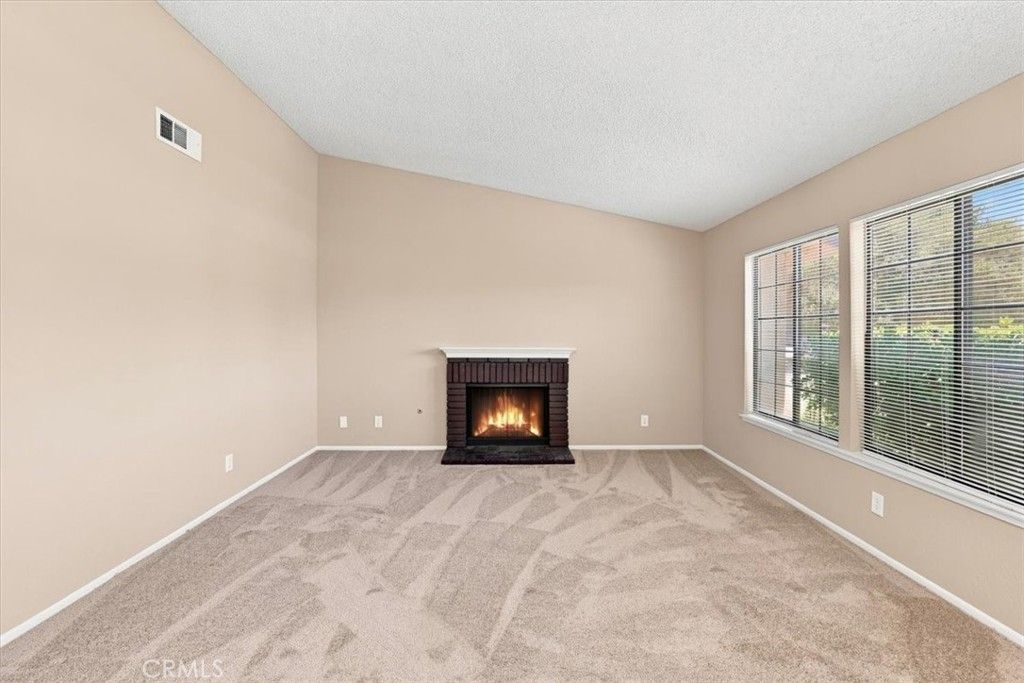 Image 6 of property listing at 1855 E Avenue R2, Palmdale, CA 93550