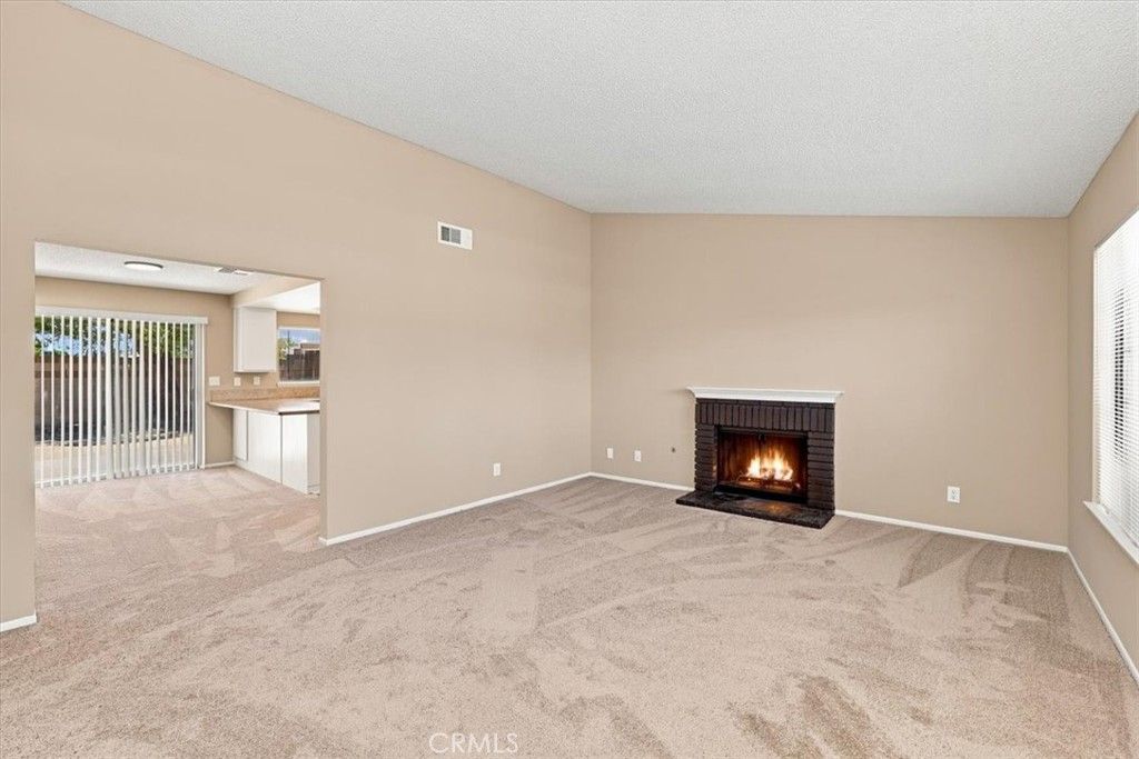 Image 7 of property listing at 1855 E Avenue R2, Palmdale, CA 93550