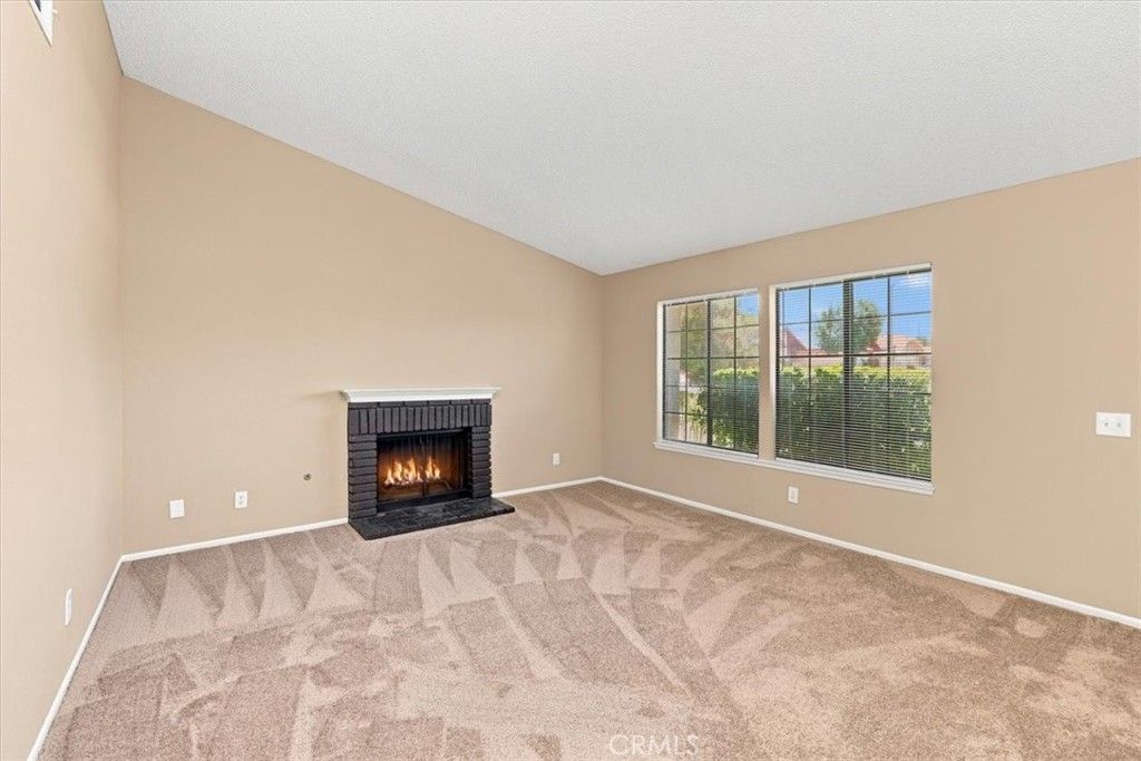 Image 8 of property listing at 1855 E Avenue R2, Palmdale, CA 93550