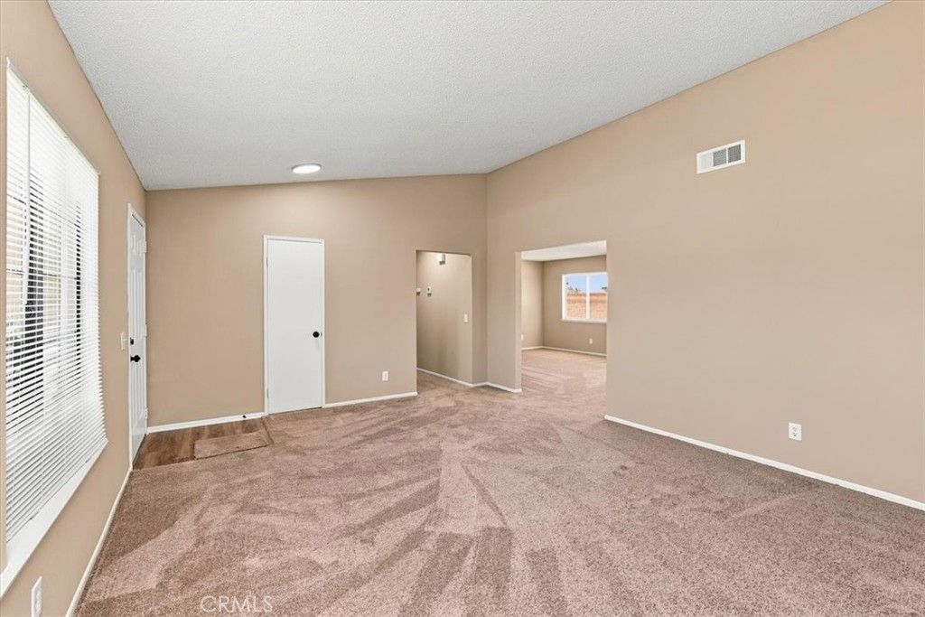 Image 9 of property listing at 1855 E Avenue R2, Palmdale, CA 93550
