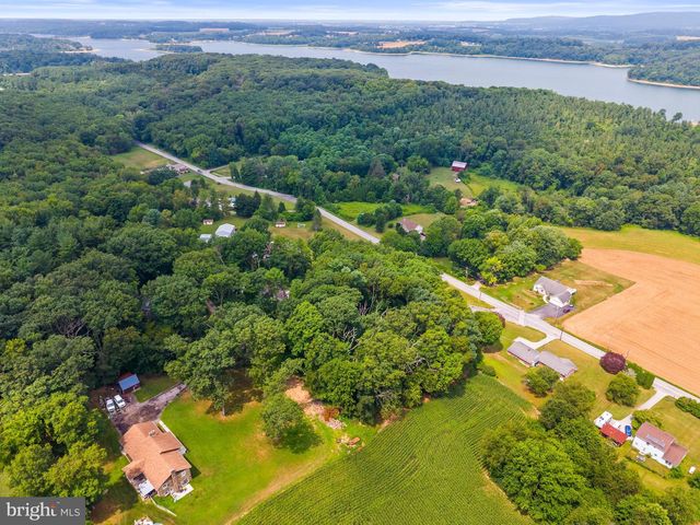 OAK TREE LN, Spring Grove, PA 17362
