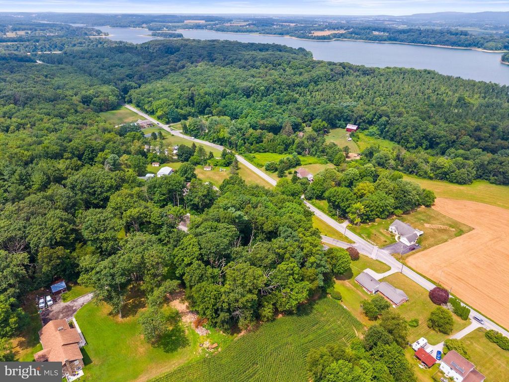 OAK TREE LN, Spring Grove, PA 17362