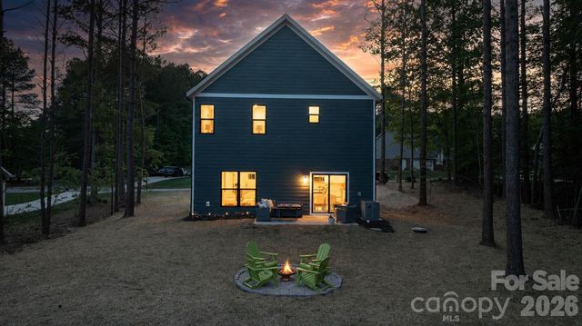 5256 Whitewater Drive, Hickory, NC 28601