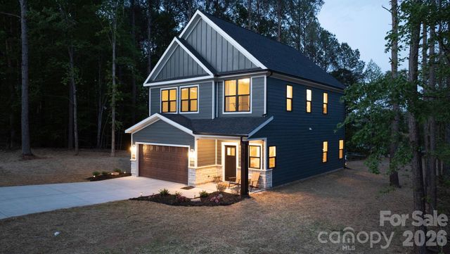 5256 Whitewater Drive, Hickory, NC 28601