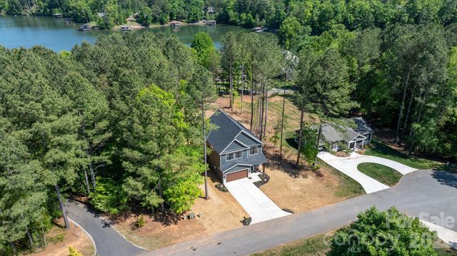 5256 Whitewater Drive, Hickory, NC 28601