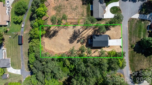 5256 Whitewater Drive, Hickory, NC 28601