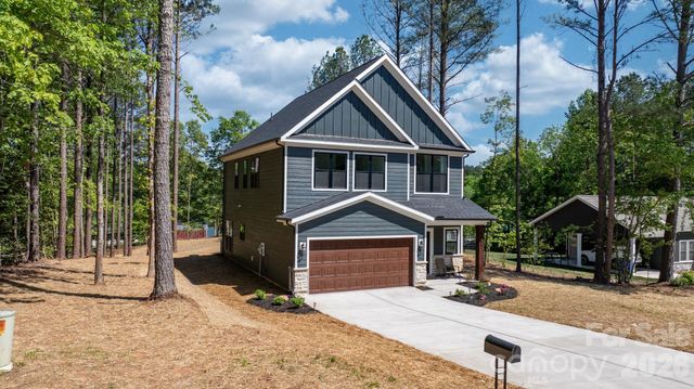 5256 Whitewater Drive, Hickory, NC 28601