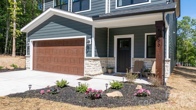 5256 Whitewater Drive, Hickory, NC 28601