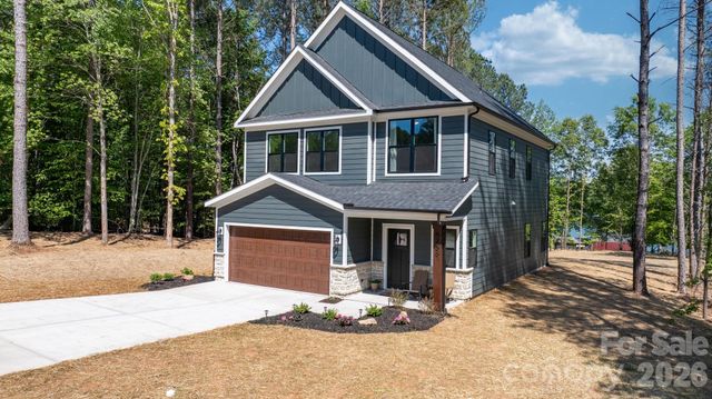 5256 Whitewater Drive, Hickory, NC 28601