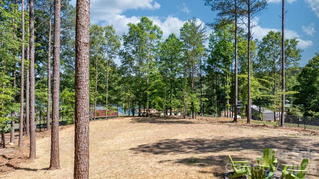 5256 Whitewater Drive, Hickory, NC 28601