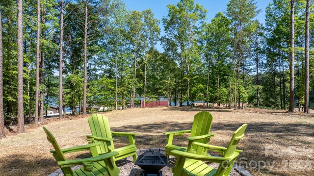 5256 Whitewater Drive, Hickory, NC 28601