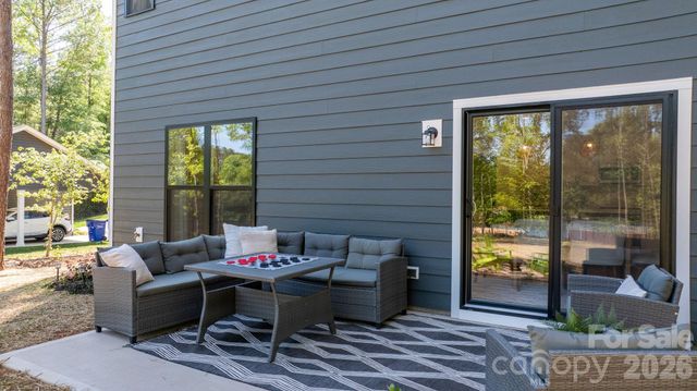 5256 Whitewater Drive, Hickory, NC 28601