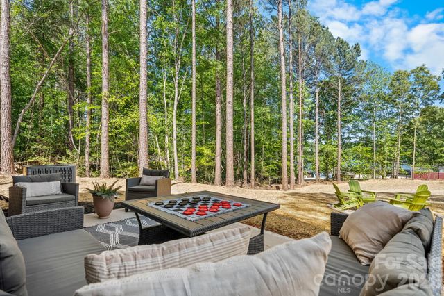 5256 Whitewater Drive, Hickory, NC 28601