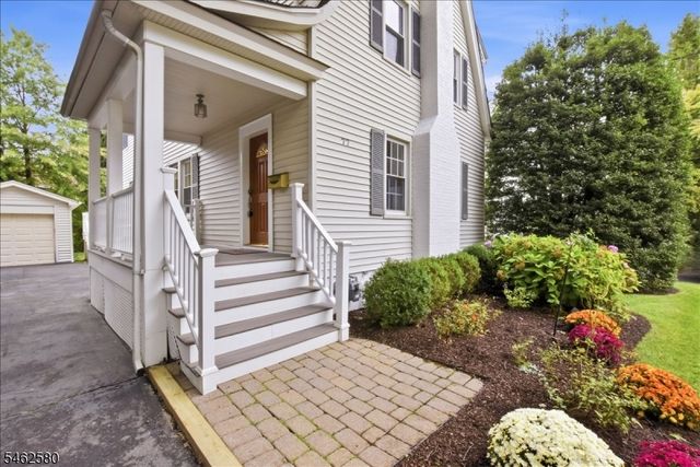 77 Meadowbrook Rd, Millburn Twp., NJ 07078